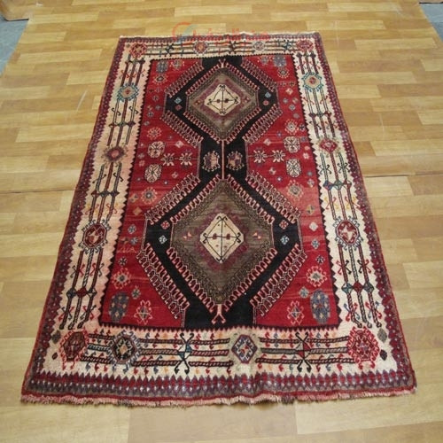 خرید آنلاین، فرش لري بافت دست در طرح ۲ ترنج، رنگ زمینه لاكي با حاشیه كرم کد ۳۹۴۴۹، زیر قیمت بازار | چترزندگی