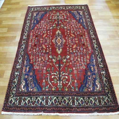 خرید آنلاین، فرش دستباف آباده کد 38658 با نقشه بی نظیر در طرح لچک و ترنج، رنگ زمینه لاكي و حاشیه كرم، زیر قیمت بازار | چترزندگی