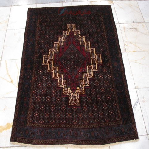 خرید آنلاین، فرش بافته شده ی دست هنرمندان سنندج طرح لچک و ترنج، رنگ زمینه كرم با حاشیه سرمه اي کد ۳۹۱۹۶، زیر قیمت بازار | چترزندگی