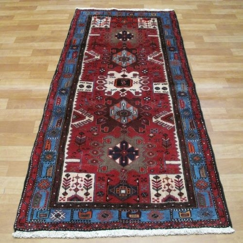 خرید آنلاین، فرش دستباف طارم زنجان با نقشه تماشایی طرح ۵ ترنج، رنگ زمینه لاكي با حاشیه آبي کد ۴۰۰۲۵، زیر قیمت بازار | چترزندگی