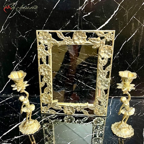 خرید، قیمت و مشخصات آینه و شمعدان برنزی  مدرن و شیک کد 22 طرح گل یاس برجسته طلایی رنگ زیر قیمت - چترزندگی