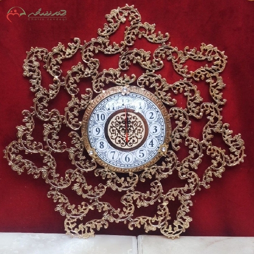 ساعت دیواری مدل گل قمی بدنه تمام برنجی و طراحی شیک و ساده