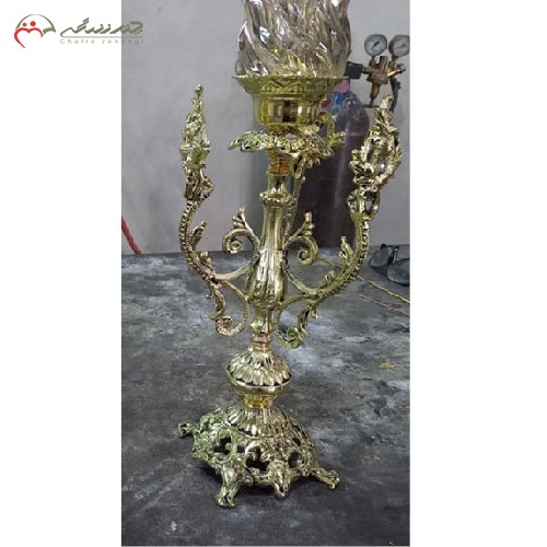 شمعدان برنزی پایه دار با طرح گل لاله