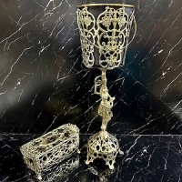 خرید، قیمت و مشخصات سطل و جا دستمالی بزرگ و مدرن برنزی، طرح بانو ایستاده و گل یاس زیر قیمت | چترزندگی