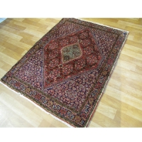 خرید، قیمت و مشخصات فرش دستبافت بیجار با زمینه ترنج و ماهی و حاشیه سرمه ای و نقشه عالی کد 39262 - چترزندگی