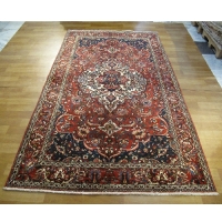 خرید، قیمت و مشخصات فرش دستبافت بختیار با زمینه لاکی و نقشه بی نظیر با الیاف درجه یک کد 39284 - چترزندگی