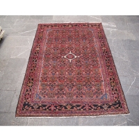 خرید، قیمت و مشخصات فرش دستبافت همدان با زمینه رناسی و نقشه بی نظیر و بافته شده با الیاف طبیعی کد 39340 - چترزندگی