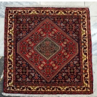 خرید، قیمت و مشخصات فرش دستبافت سنندج طرح ترنج با زمینه و حاشیه های لاکی رنگ با ضمانت دوام فرش کد 39259 - چترزندگی