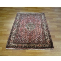 خرید، قیمت و مشخصات فرش دستبافت بیجار با طرح ترنج و ماهی با زمینه کار شده تراکم بالا کد 39484 - چترزندگی