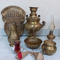 خرید، قیمت و مشخصات ست سماور ذغالی 3 لیتری طرح عدسی دسته توری و مهر روسی کار دست در دو رنگ طلایی و آنتیک - چترزندگی
