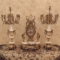 خرید، قیمت و مشخصات ست ساعت و شمعدان طلایی طرح خروسی، کار شده با سنگ سفید و ظریف کاری شده کد 401 - چترزندگی