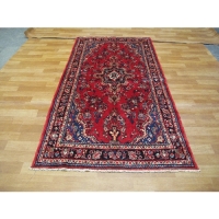 خرید، قیمت و مشخصات فرش دستبافت همدان با زمینه ی لاکی و حاشیه های کرم با نقشه ی لچک و ترنج، کد 40078 - چترزندگی