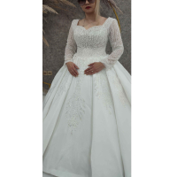 فروش، اجاره و مشخصات لباس عروس طرح پنل عربی پرکار تمام کریستال سنگدوزی شده _ چترزندگی