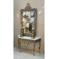 خرید، قیمت و مشخصات ست آینه کنسول مربع و شمعدان برنزی با حاشیه گل، مدل تاج دار، ارزان و با کیفیت _ چتر زندگی