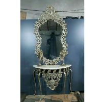 خرید، قیمت و مشخصات ست آینه کنسول و شمعدان برنزی با حاشیه گل دوبل شده، طرح تاج دار، ارزان و با کیفیت _ چتر زندگی