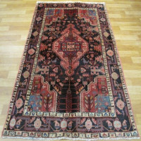 خرید آنلاین، فرش بافت دست 50 ساله تويسركان با نقشه چشم نواز طرح لچک و ترنج، رنگ زمینه و حاشیه سرمه اي کد ۳۹۹۷۹، قیمت مناسب | چترزندگی