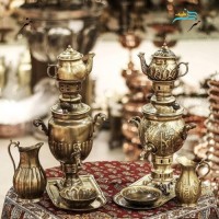 خرید آنلاین، سرویس سماور کوچک ١.٥ لیتری برنجی رنگ ثابت، دارای دو طرح خطی و قلمزنی، شیک و ساده، زیر قیمت بازار | چترزندگی