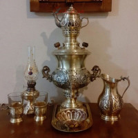 خرید آنلاین، سرویس زیبا و شکیل سماور 2 لیتری ذغالی برنجی، مناسب دکور با قلم زنی دست، قیمت مناسب | چترزندگی