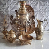 خرید آنلاین، سرویس سماور 6 لیتری زغالی برنجی با قلم زنی استادانه دست طرح بسیار خاص، زیر قیمت بازار | چترزندگی