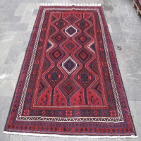 خرید آنلاین، فرش بافته شده با دست، لري اولاد طرح قابي با رنگ زمینه لاكي و حاشیه سرمه اي کد ۳۹۳۱۲، زیر قیمت بازار | چترزندگی