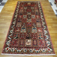 خرید آنلاین، فرش بافته شده با هنر دست بلداجي بختيار، طرح خشتي با رنگ زمینه الوان و رنگ حاشیه كرم کد 39299، زیر قیمت بازار | چترزندگی