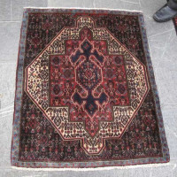 خرید آنلاین، فرش دستباف سنندج کد 38234 سایز پشتیی با نقشه زیبا، طرح لچک و ترنج، رنگ زمینه كرم با حاشیه آبي، زیر قیمت بازار | چترزندگی