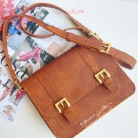 خرید، قیمت و مشخصات کیف دوشی دستدوز و دستساز چرمی مدل دانشجویی/اداری، اجرا شده با چرم طبیعی و دوخت بسیار مقاوم _ هنرظریف