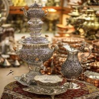 خرید آنلاین، سرویس سماور 6 لیتری قلمزنی برنجی با  آبکاری نقره و پوشش کوره ای، سیاه قلمی بسیار زیبا و ظریف، زیر قیمت بازار | چترزندگی