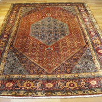 خرید آنلاین، فرش هنر دست بيجار در طرح و نقشه ترنج و ماهي، رنگ زمینه رناسي با حاشیه سرمه اي کد ۴۰۰۱۴، زیر قیمت بازار | چترزندگی