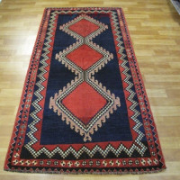 خرید آنلاین، فرش بافت دست آنتیک لري بهبهان، طرح ۳ ترنج با رنگ زمینه سرمه اي وحاشیه لاكي کد ۳۹۸۵۹، زیر قیمت بازار | چترزندگی