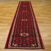 خرید آنلاین، فرش بافته شده با دست حسين آباد همدان، طرح پنج ترنج با رنگ زمینه لاكي و حاشیه كرم کد ۳۹۹۹۶، زیر قیمت بازار | چترزندگی