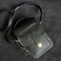 خرید، قیمت و مشخصات کیف دوشی اسپرت کراس بادی تولید شده با چرم گاوی طبیعی و دستدوز با کیفیت عالی - چترزندگی