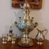 خرید آنلاین، سرویس کامل سماور 3 لیتیر ذغالی برنجی، قلم زنی شاهکار دست، کیفیت بالا، زیر قیمت بازار | چترزندگی