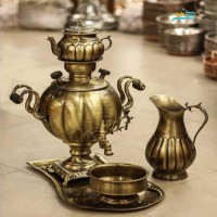 خرید آنلاین، سرویس سماور ٦ لیتری برنجی زغالی طرح توپی قل دار، با نقش خطی، بسیار خاص و زیبا، با قیمت مناسب | چترزندگی