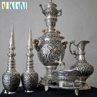 خرید آنلاین، سرویس سماور قلمزنی 4 لیتری طرح گل و مرغ، آبکاری برنج سیاه قلم با روکش نقره، لوکس و با دوام، زیر قیمت بازار | چترزندگی