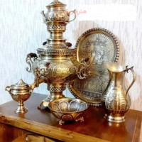 خرید آنلاین، سریس سماور قلم زنی شده طرح پاسارگاد، 6 لیتری ذغالی برنجی، مدل عدسی، دسته ماهی، زیر قیمت بازار | چترزندگی