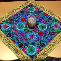 خرید آنلاین، رومیزی کتان مربع سوزن دوزی قابل شستشو،  با طرح گلهای بهاری،زیبا و شکیل، زیر قیمت بازار | چترزندگی