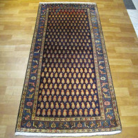 خرید آنلاین، فرش دستباف زنجان کد 38927 در طرح شکیل بته، رنگ زمینه سرمه اي با حاشیه آبي رنگ، زیر قیمت بازار | چترزندگی