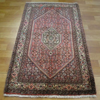 خرید آنلاین، فرش بافته شده با دست، بيجار، طرح ترنج و ماهي با رنگ زمینه لاكي و حاشیه كرم کد ۳۹۴۸۴، زیر قیمت بازار | چترزندگی