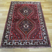 خرید آنلاین، فرش بافت دست جهرم شیراز با نقشه فوق العاده طرح ۲ ترنج، رنگ زمینه لاكي با حاشیه كرم کد ۳۹۷۹۱، قیمت مناسب | چترزندگی