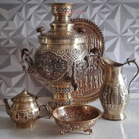 خرید آنلاین، سرویس سماور 6 لیتری زغالی برنجی با قلم زنی سیاه، طرح گل ریز، کیفیت اعلاء، زیر قیمت بازار | چترزندگی