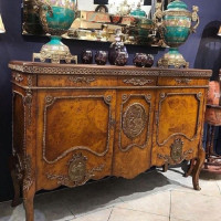 خرید آنلاین، کنسول چوبی کار شده در طرح کلاسیک با رنگ چند لایه پولیشی، کیفیت عالی همراه گارانتی، با قیمت مناسب | چترزندگی