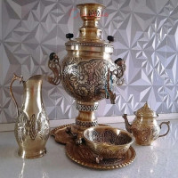 خرید آنلاین، سرویس سماور 6 لیتری ذغالی برنجی با قلم زنی طرح گل قالی، دسته ماهی با ضخامت ورق، زیر قیمت بازار | چترزندگی