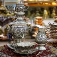 خرید آنلاین، سرویس شیک سماور زغالی برنجی ٣ لیتری با قلمزنی بسیار زیبا و پر نقش،آبکاری نقره، زیر قیمت بازار | چترزندگی
