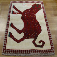 خرید آنلاین، فرش هنر دست ایرانی گبه، طرح عکس شیر، رنگ زمینه كرم با حاشیه لاكي کد ۳۹۹۶۶، زیر قیمت بازار | چترزندگی