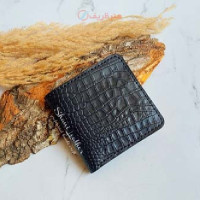 خرید، قیمت و مشخصات کیف پول جیبی دستدوز و دستساز سه لَت، اجرا شده با چرم گاوی با ظرفیت 8 جای کارت و جای اسکناس _ هنرظریف