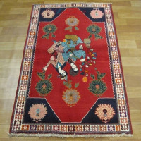 خرید آنلاین، فرش دست بافت آباده طرح عکسي با رنگ زمینه لاكي وحاشیه كرم کد ۳۹۳۲۶، زیر قیمت بازار | چترزندگی