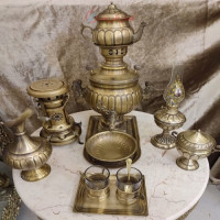 خرید آنلاین، سرویس 13 پارچه سماور 3 لیتری زغالی برنجی با کیفیت عالی، قلم زنی خطی، زیر قیمت بازار | چترزندگی