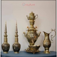 خرید آنلاین، سرویس سماور 6 لیتری برنجی، طرح اسلیمی همراه تنگ شاخدار با قلمزنی منحصر به فرد، با قیمت مناسب | چترزندگی